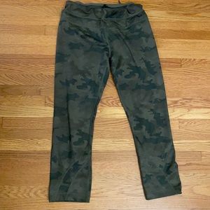 Lululemon cropped camouflage leggings with a drawstring